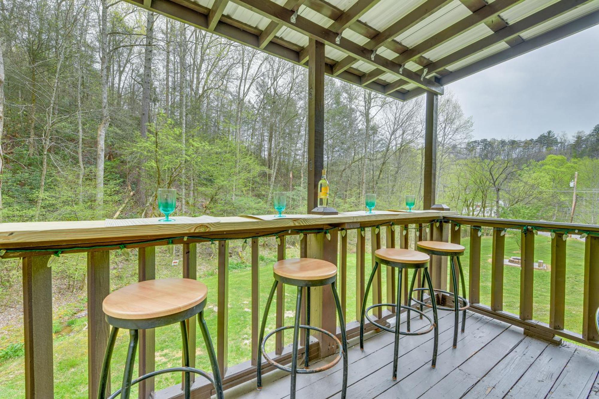 Smoky Mountain Cozy Cove Cabin Deck And Fire Pit! Cosby Exterior photo